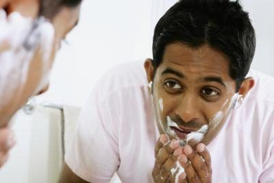 Gardez votre peau propre à désengorger les pores et améliorer l'apparence.